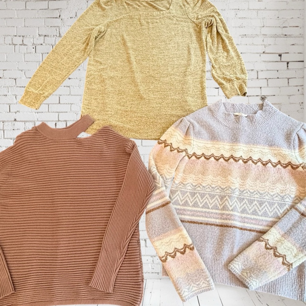 Women’s Size Large Nice Group Of Three Sweaters